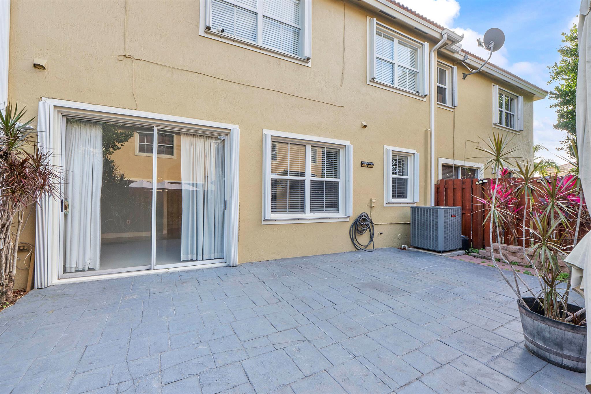 Kendall Breeze - Residential