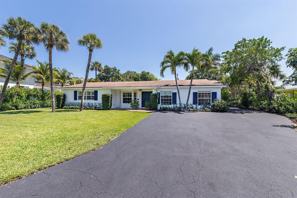 Photo of 120 Miramar Way, West Palm Beach, FL 33405 (MLS # R10798801)