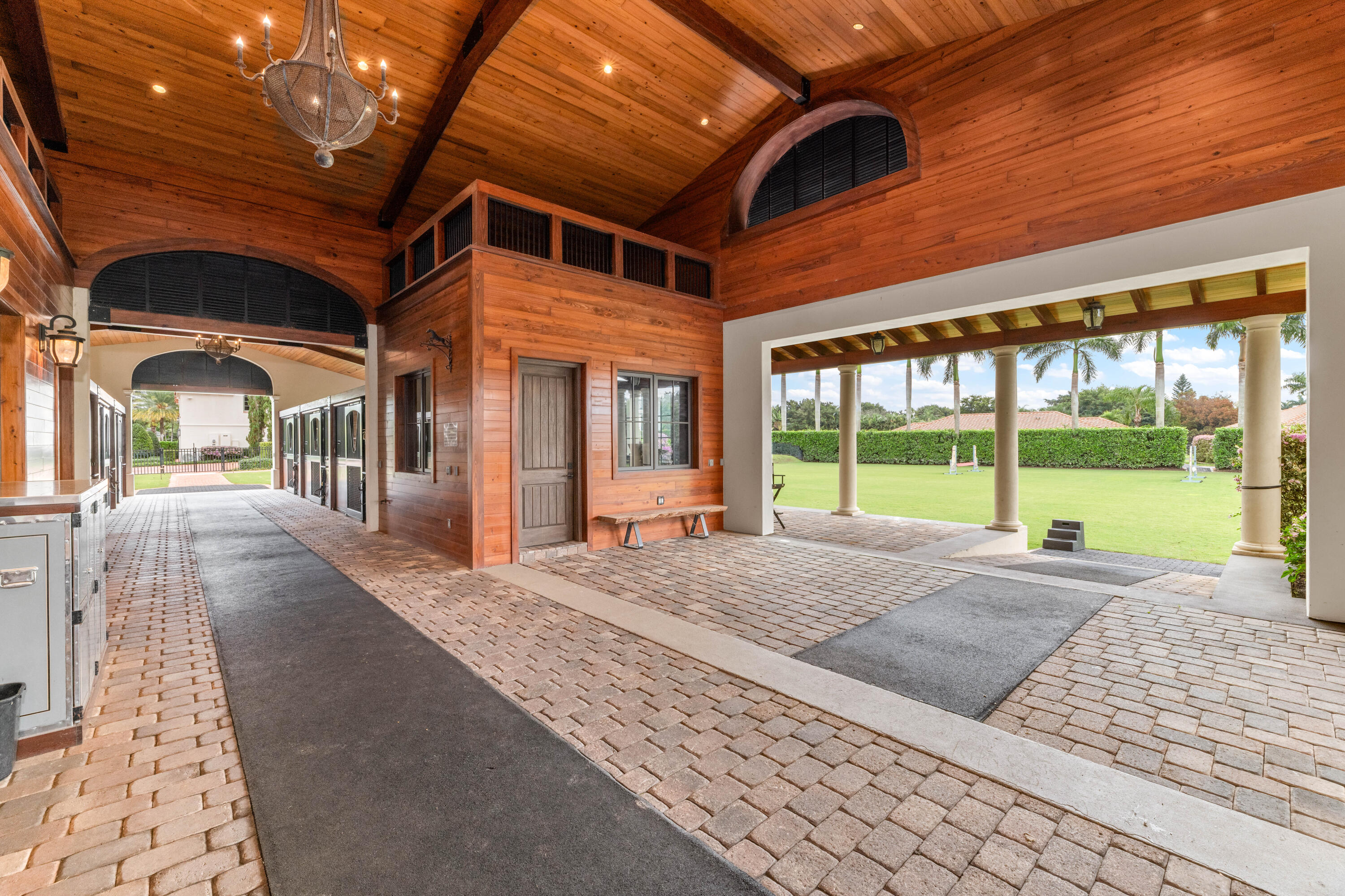 SADDLE TRAIL PARK OF WELLINGTON - Residential