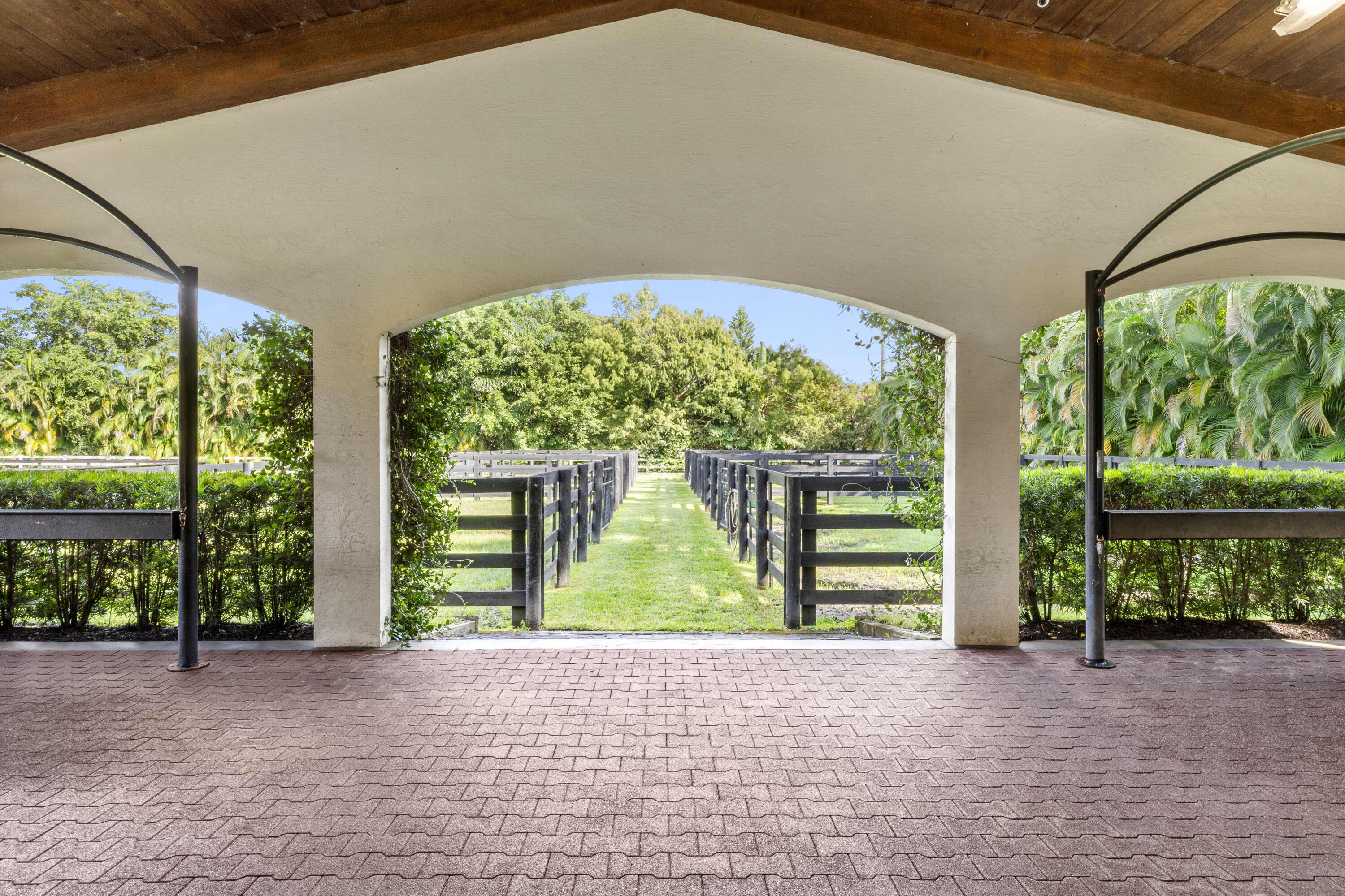 SADDLE TRAIL PARK OF WELLINGTON - Residential