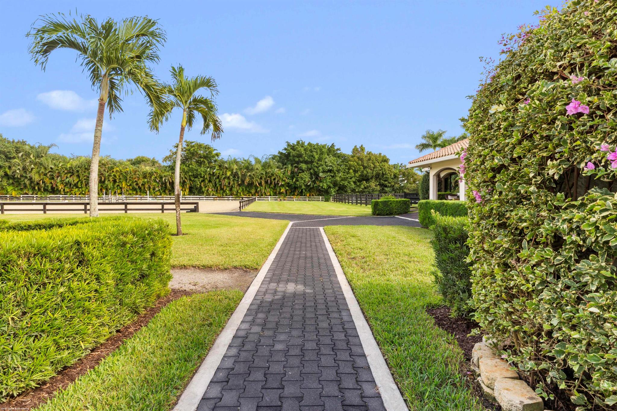 SADDLE TRAIL PARK OF WELL - Residential