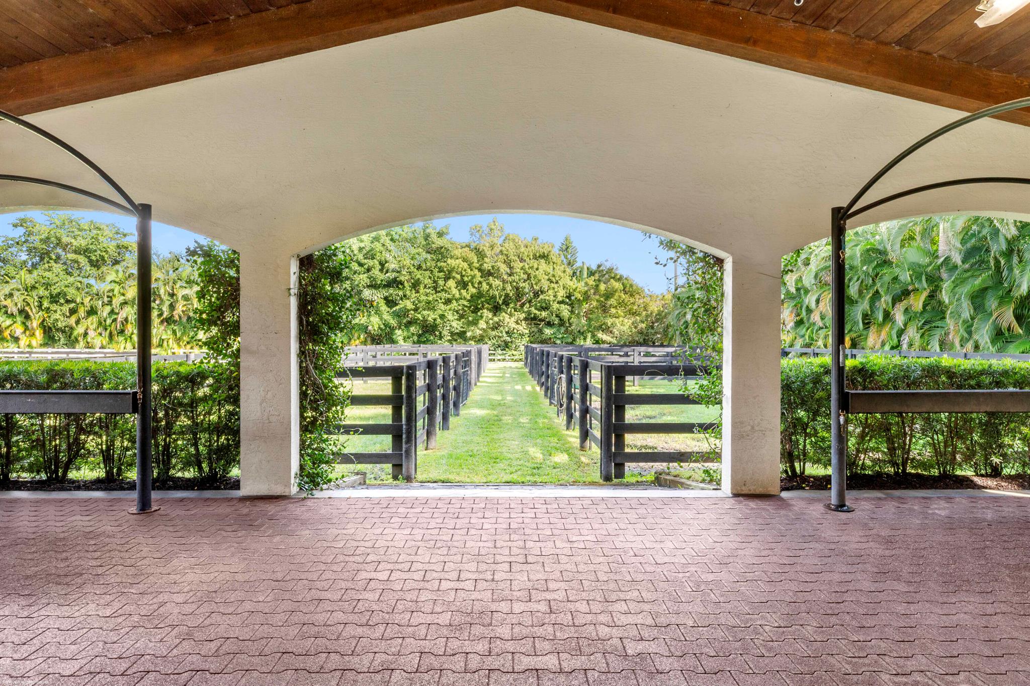 SADDLE TRAIL PARK OF WELL - Residential