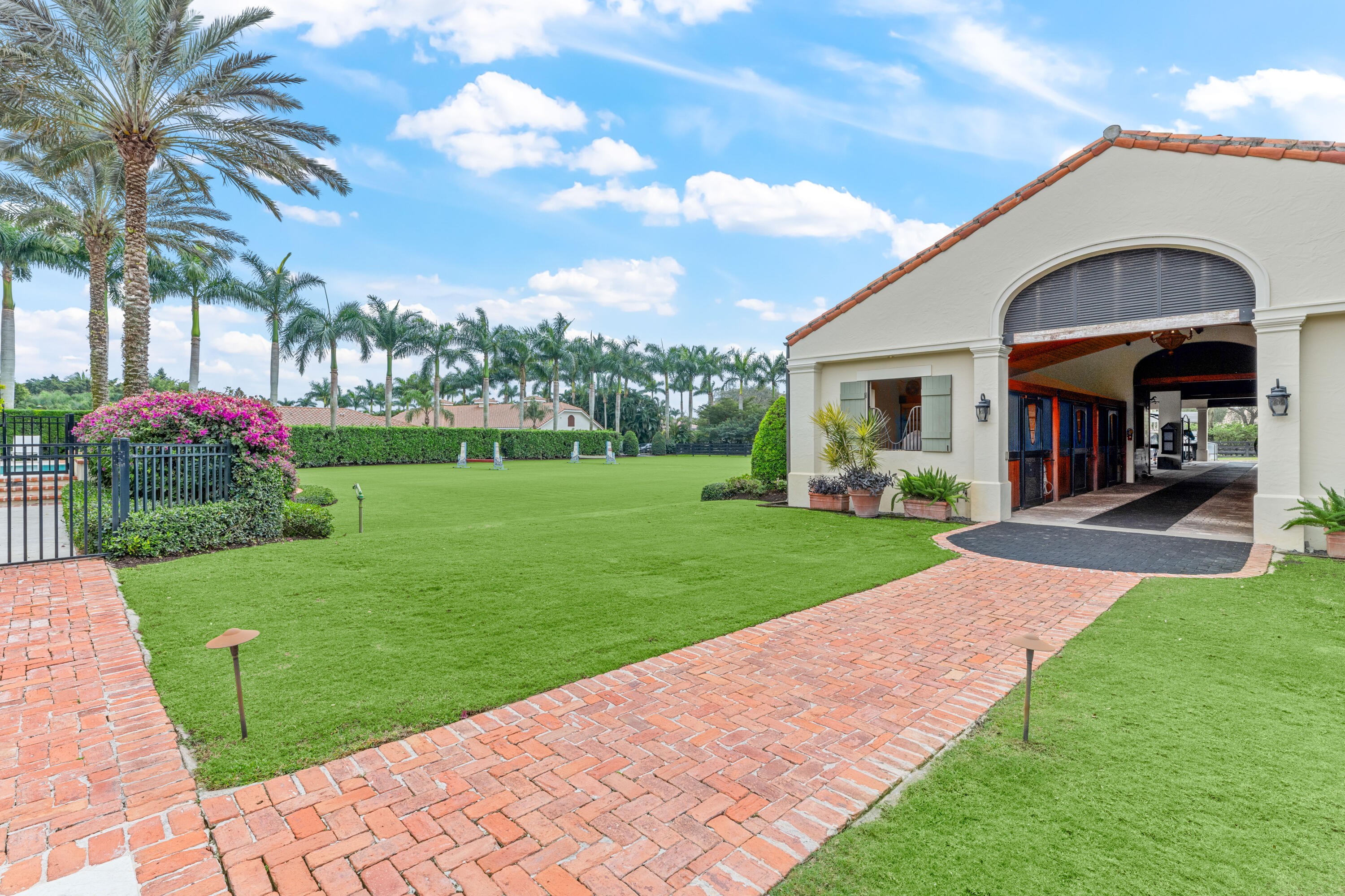 SADDLE TRAIL PARK OF WELLINGTON - Residential