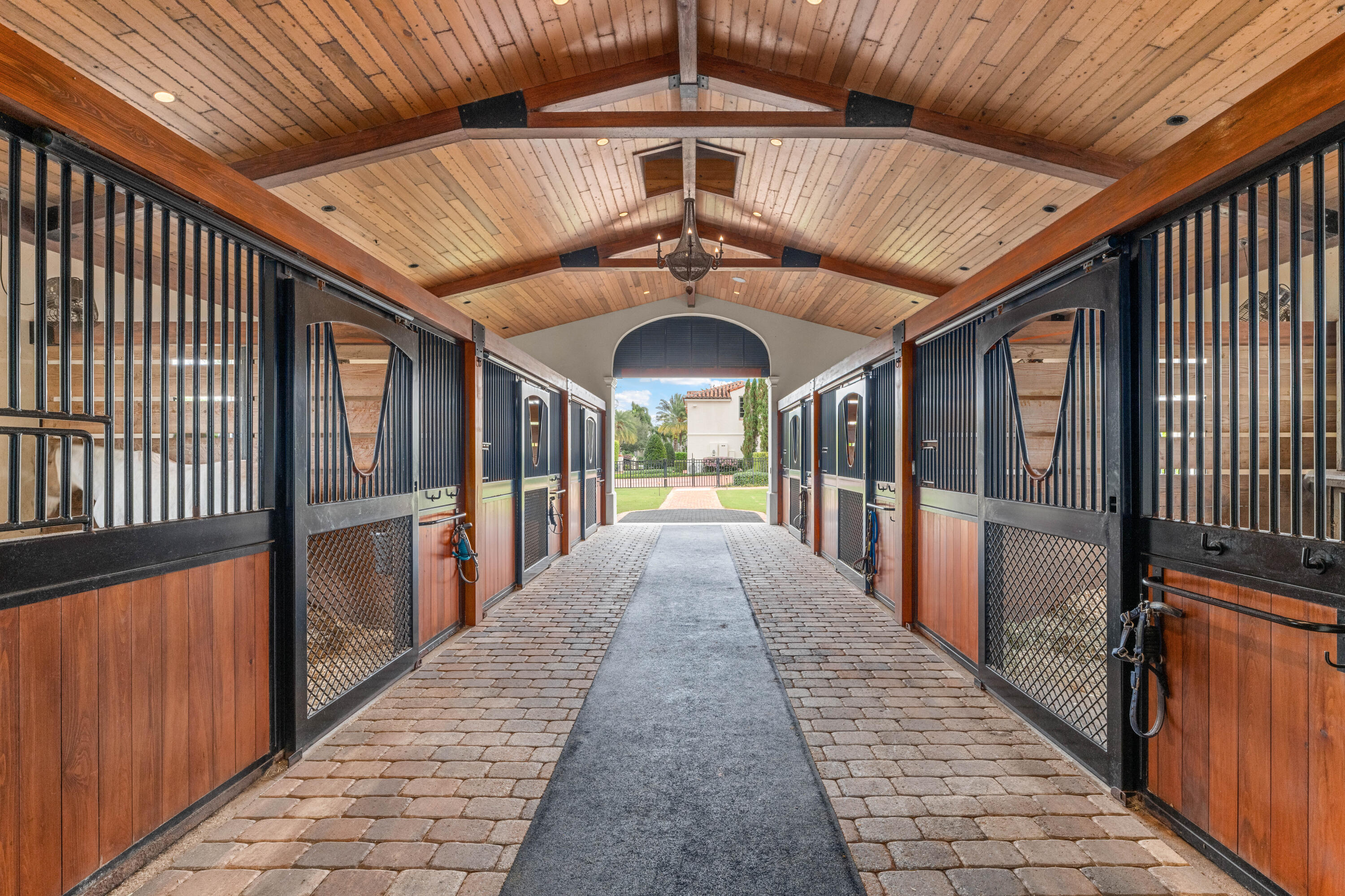 SADDLE TRAIL PARK OF WELLINGTON - Residential