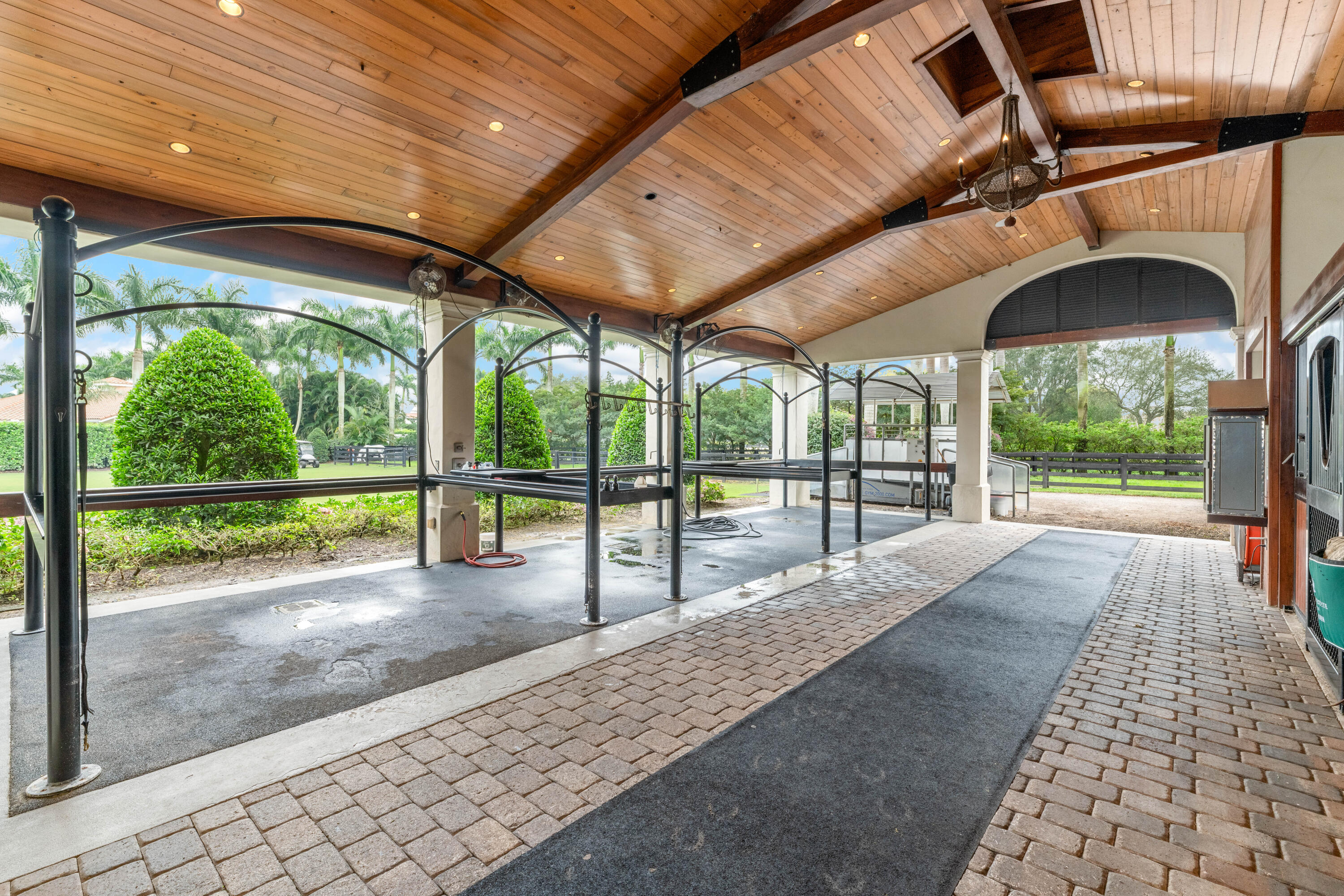 SADDLE TRAIL PARK OF WELLINGTON - Residential