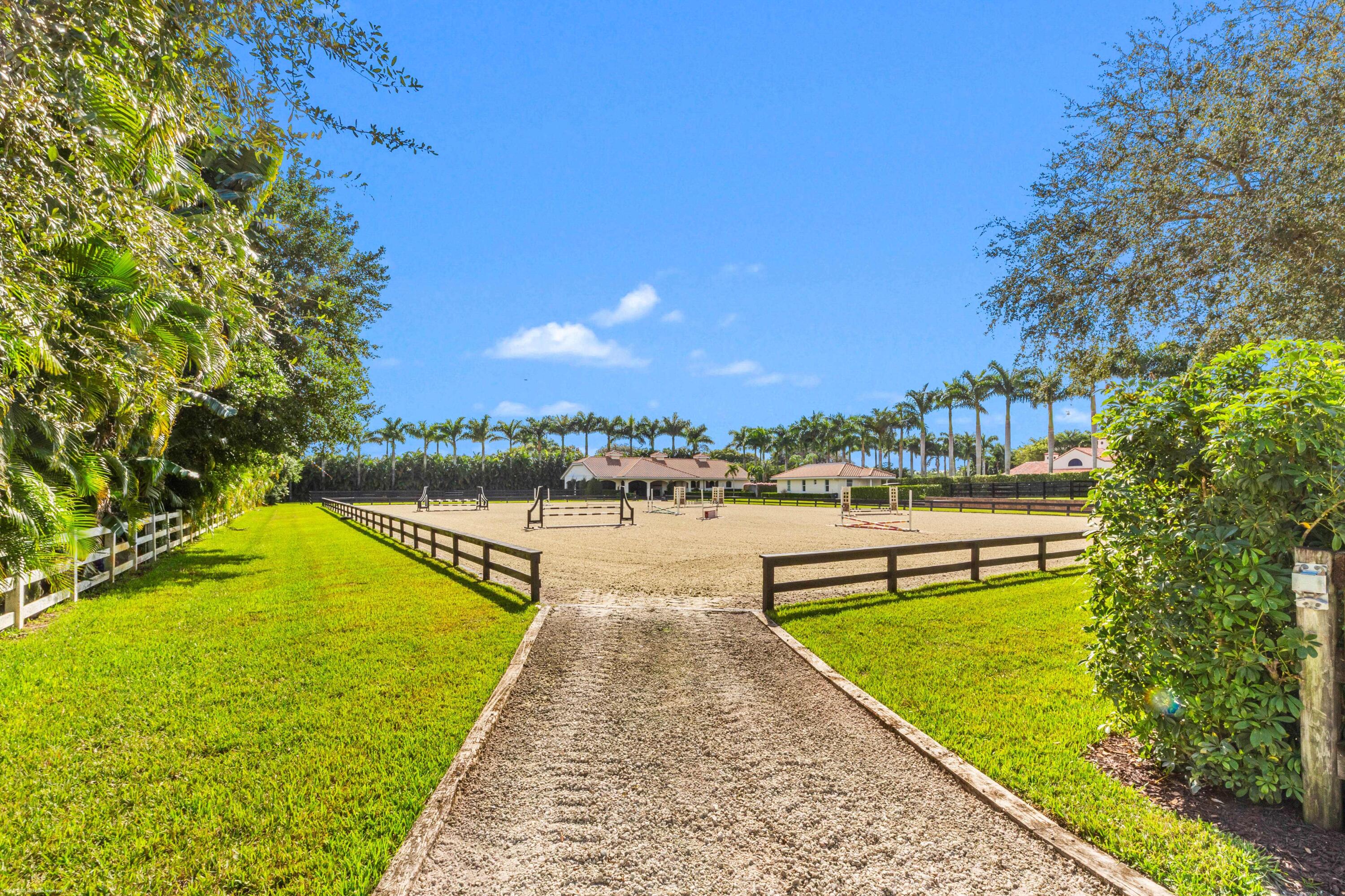 SADDLE TRAIL PARK OF WELLINGTON - Residential