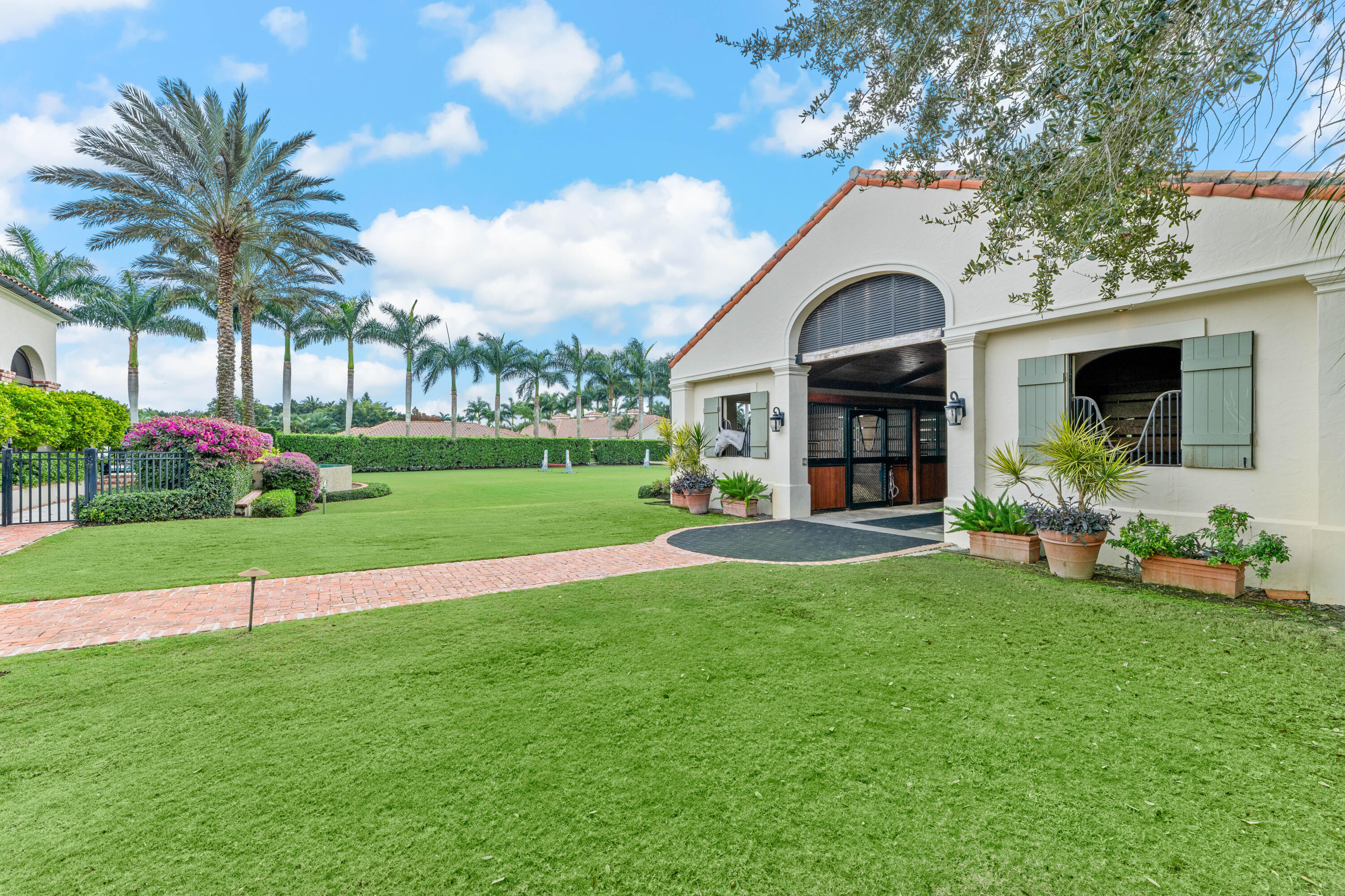 SADDLE TRAIL PARK OF WELLINGTON - Residential