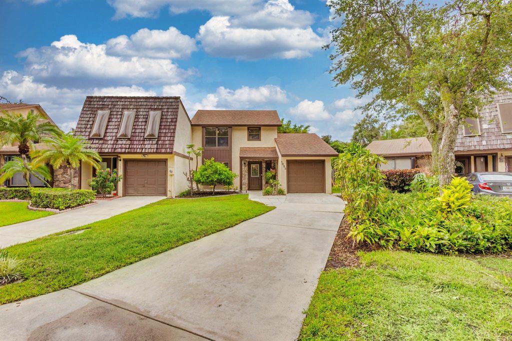 Photo of 1022 Raintree Drive, Palm Beach Gardens, FL 33410 (MLS # R10901335)