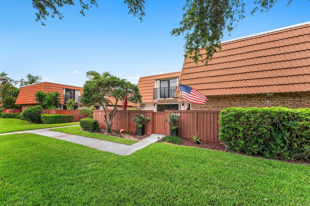 Photo of 2818 Waterford Drive N, Deerfield Beach, FL 33442 (MLS # B26040806)