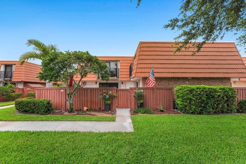 Photo of 2818 Waterford Drive N, Deerfield Beach, FL 33442 (MLS # B26040806)