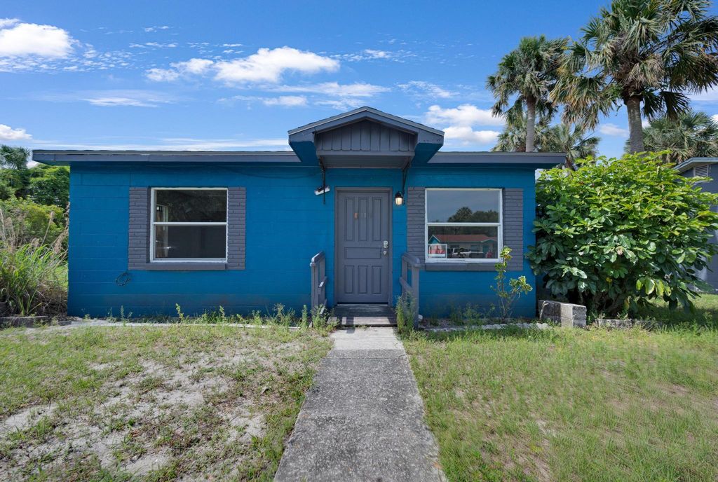 Photo of 5007 San Diego Avenue, Fort Pierce, FL 34946 (MLS # R11104841)