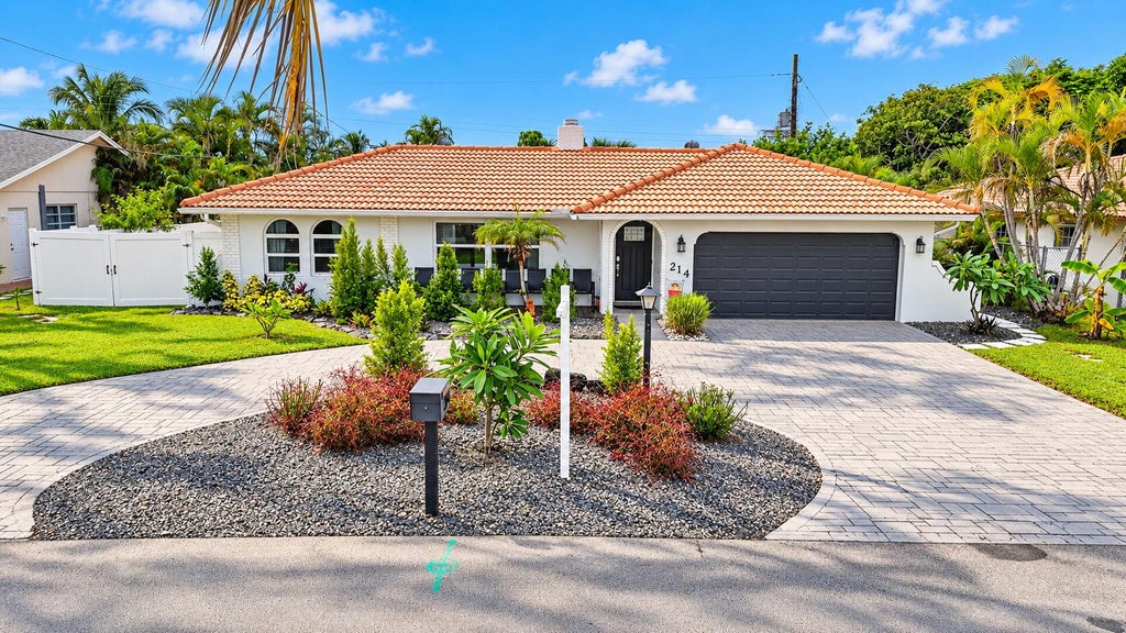 Photo of 214 NE 25th Street, Boca Raton, FL 33431 (MLS # B26080265)