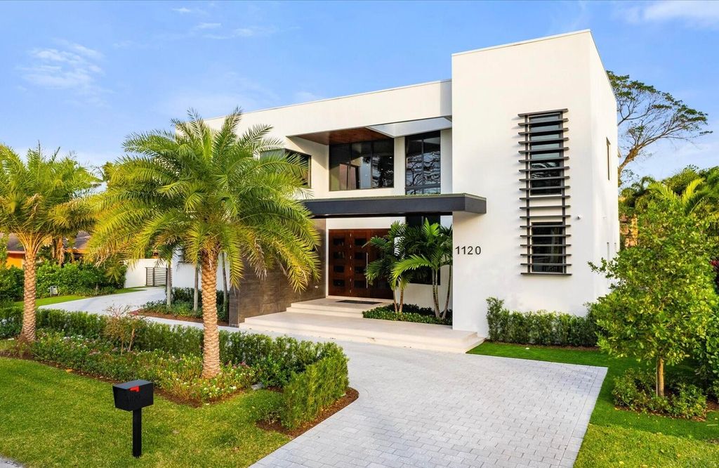 Photo of 1120 Spanish River Road, Boca Raton, FL 33432 (MLS # R10992639)