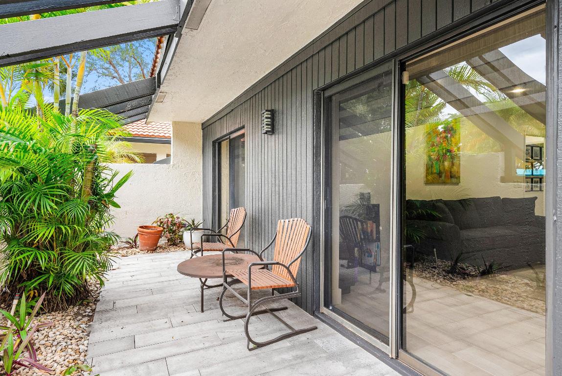 PALMS OF BOCA LAGO - Residential