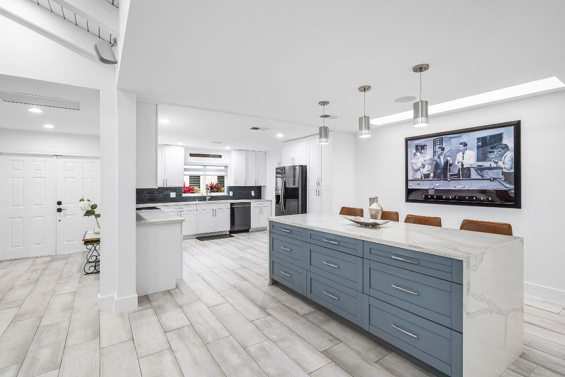 PALMS OF BOCA LAGO - Residential