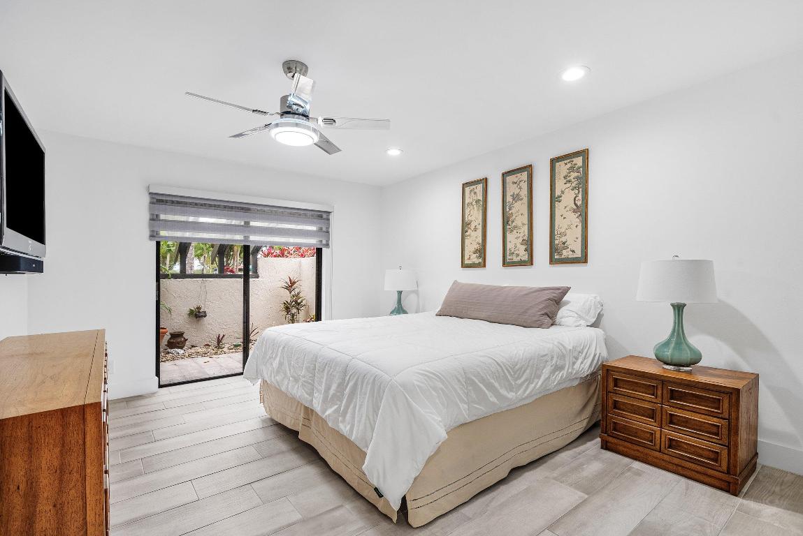 PALMS OF BOCA LAGO - Residential