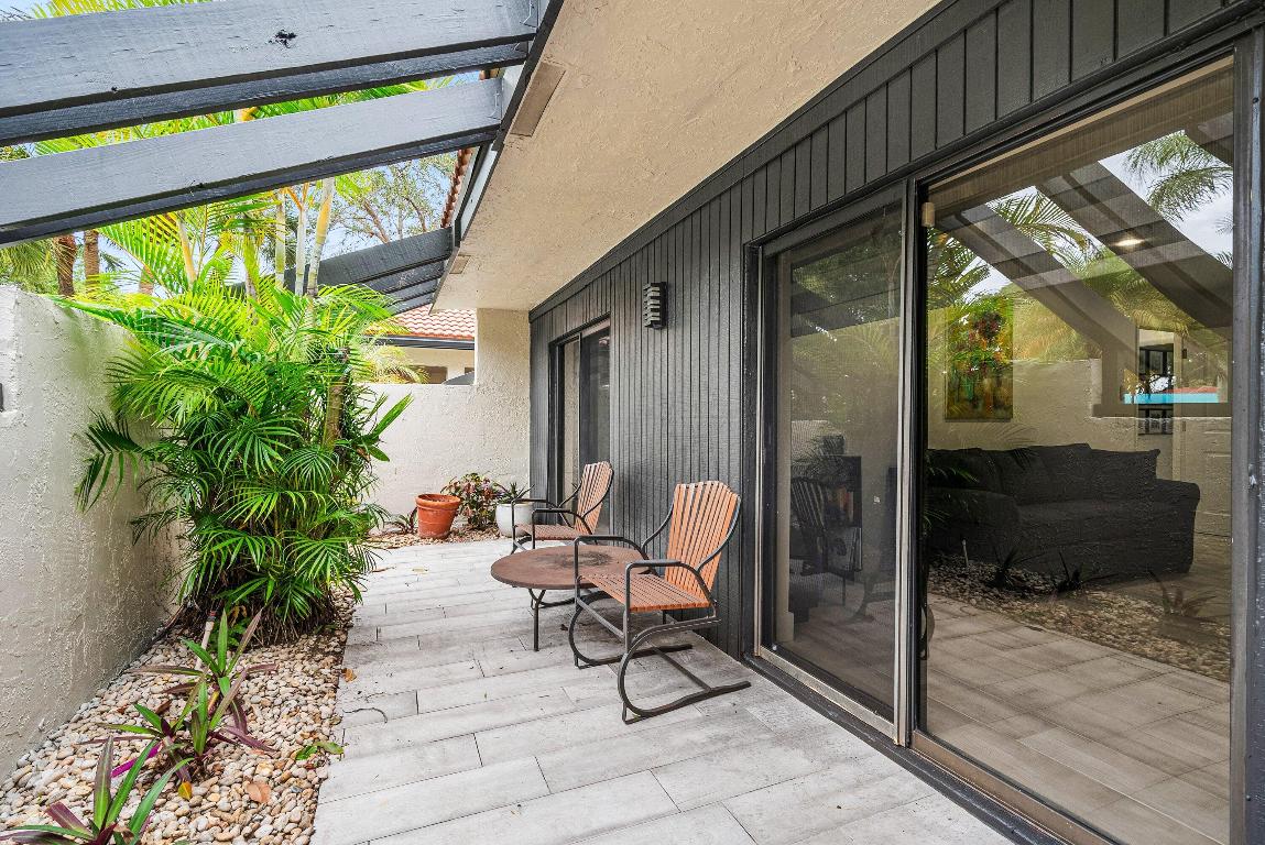 PALMS OF BOCA LAGO - Residential