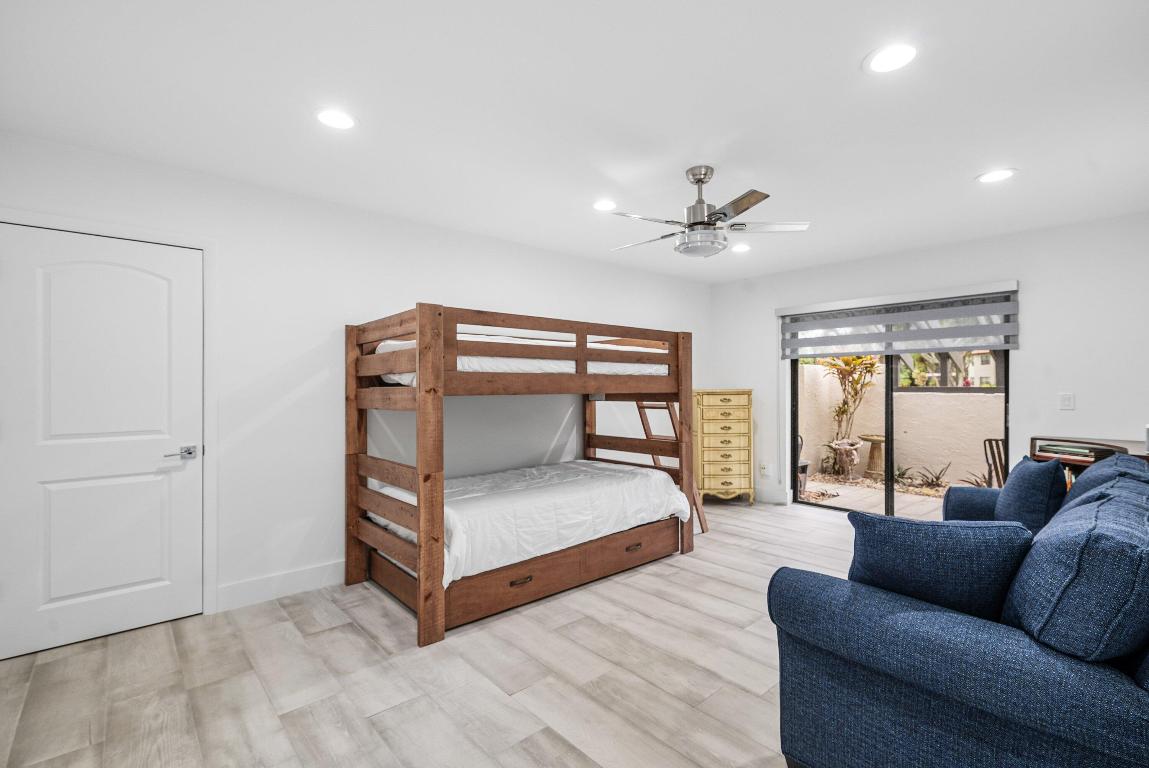 PALMS OF BOCA LAGO - Residential