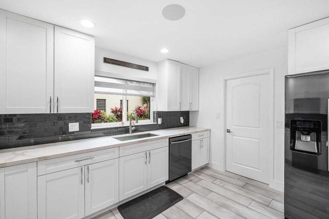 PALMS OF BOCA LAGO - Residential