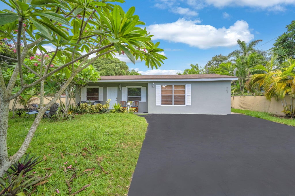 Photo of 461 NW 17TH Place, Fort Lauderdale, FL 33311 (MLS # B26075093)
