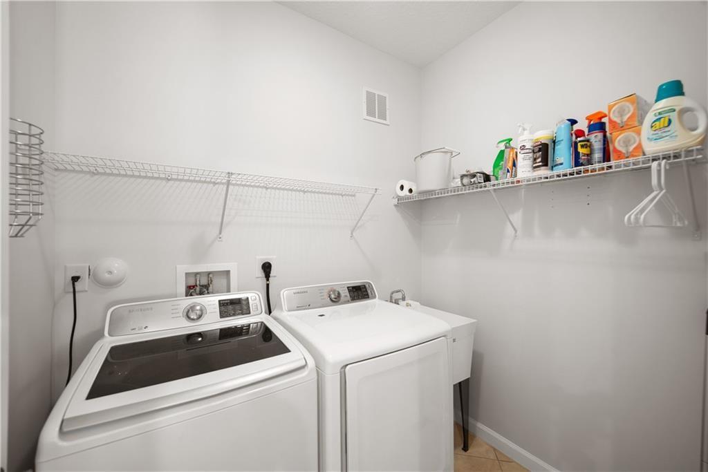 Addison Lakes - Residential