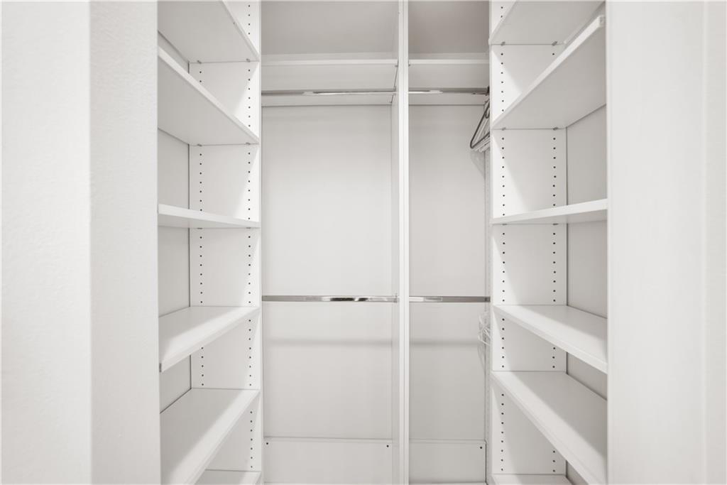 Addison Lakes - Residential