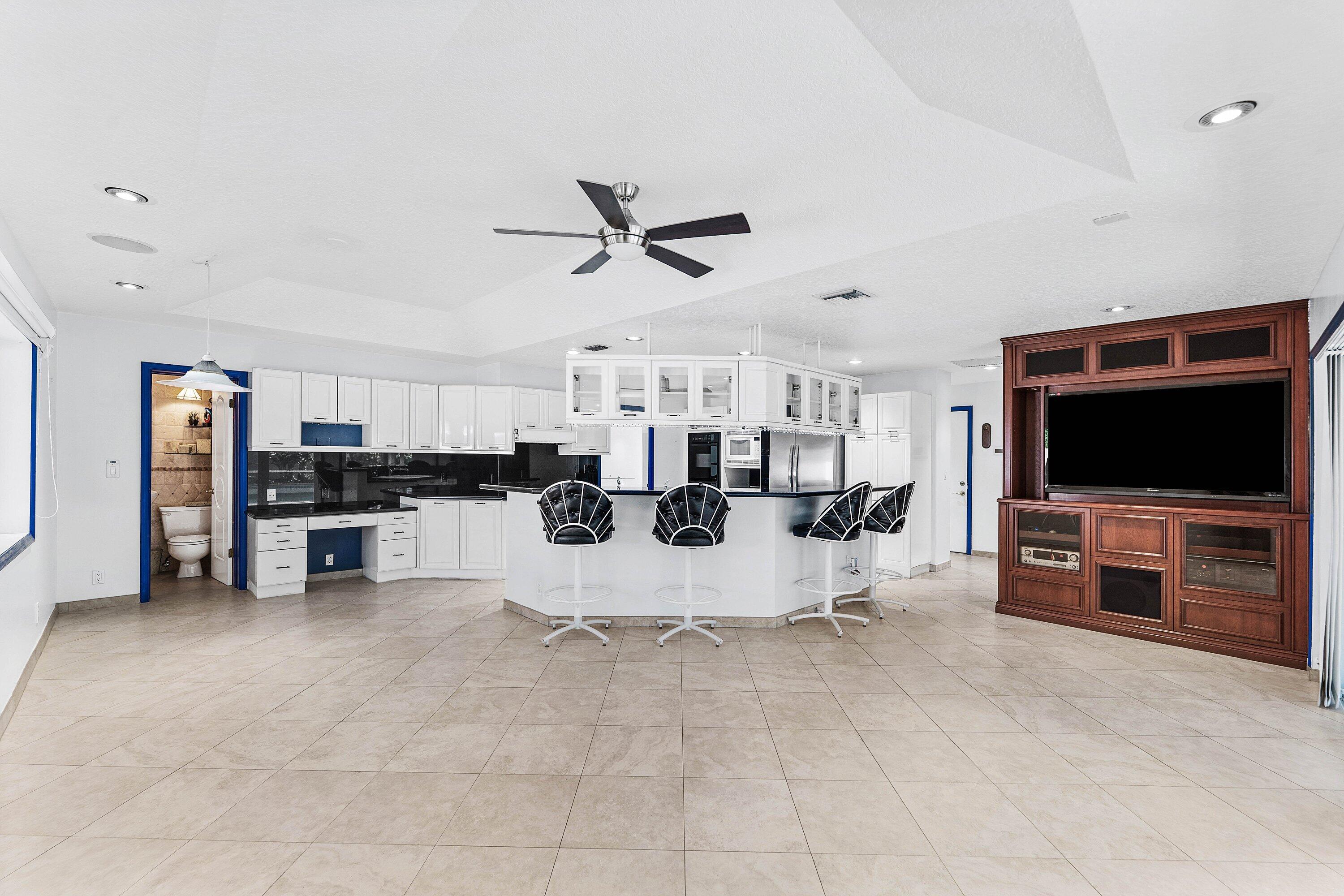 1115 SE 14TH Avenue