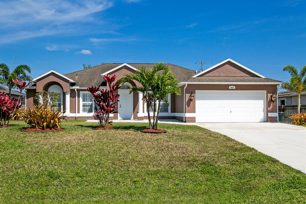 Photo of 1033 SW Calmar Avenue, Port St Lucie, FL 34953 (MLS # R10873106)