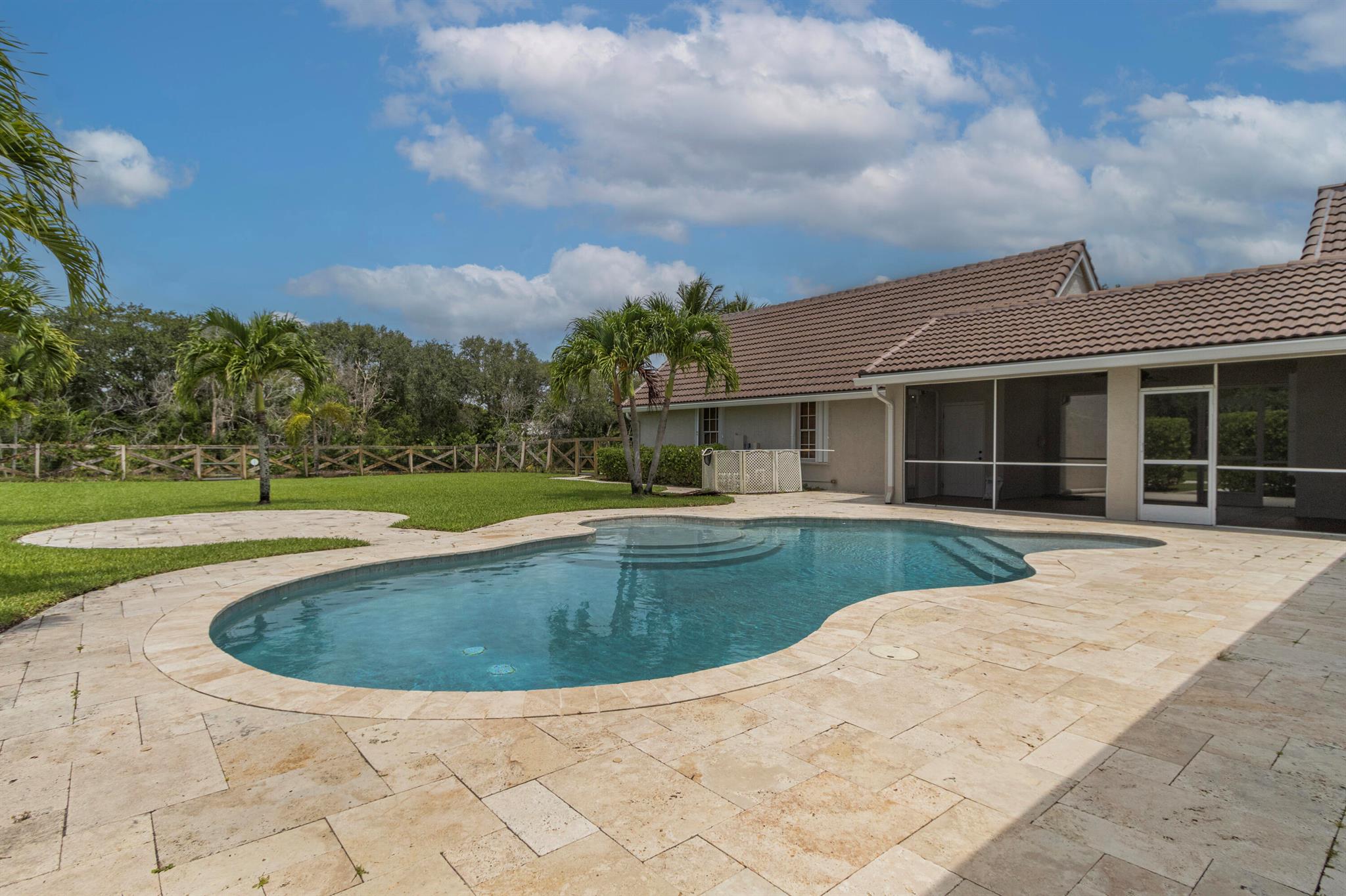LOXAHATCHEE LAKES - Residential