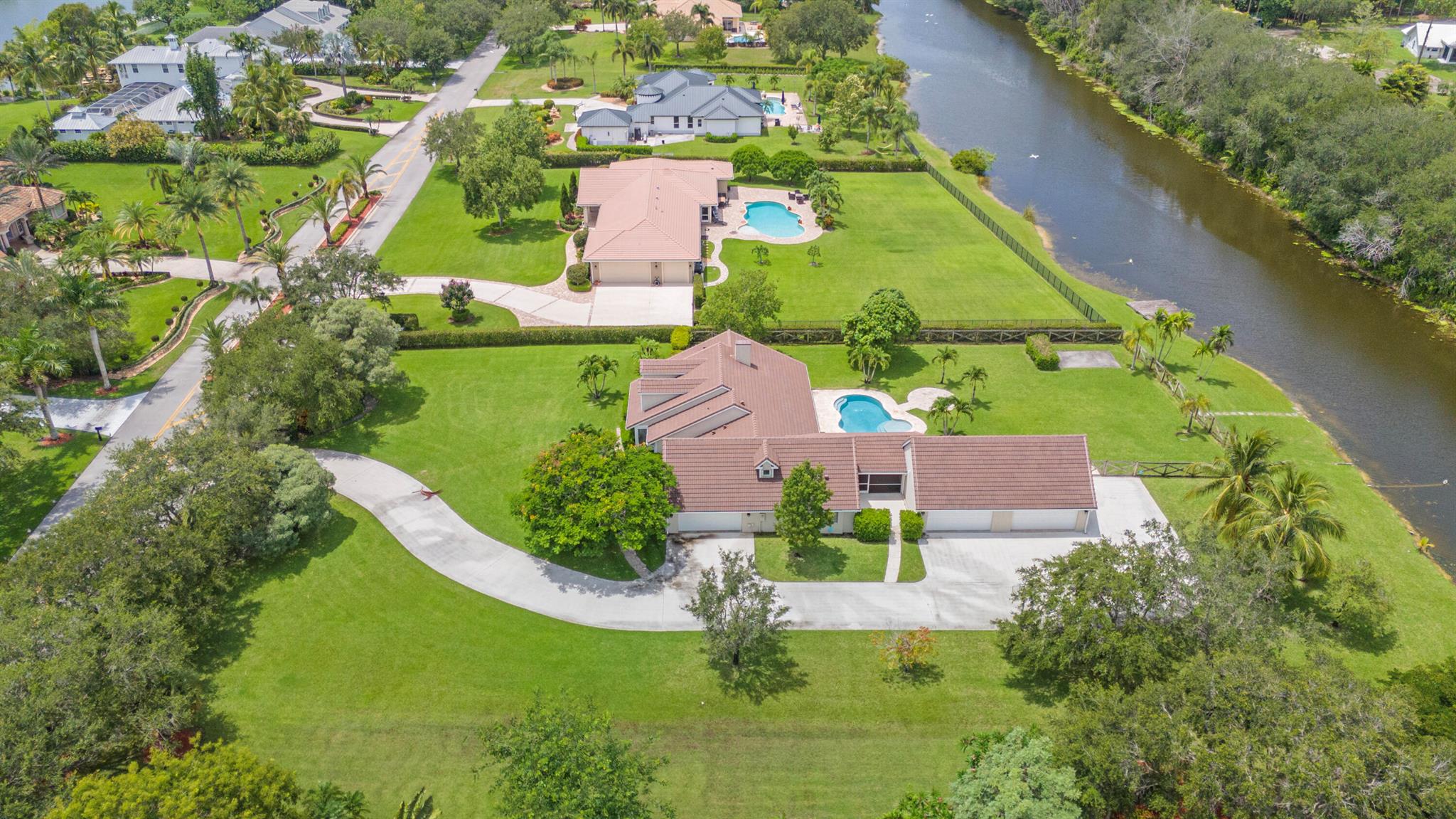 5703 Lago Del Sol Drive