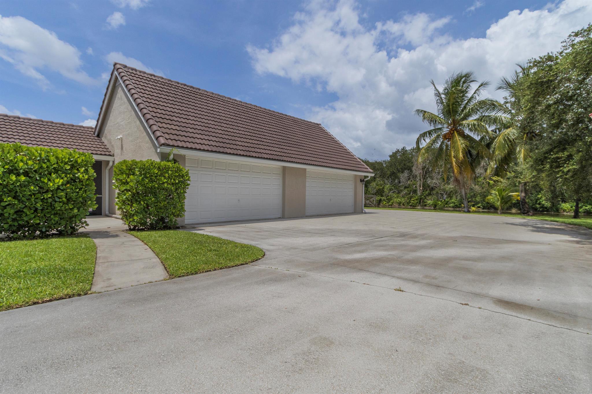 LOXAHATCHEE LAKES - Residential