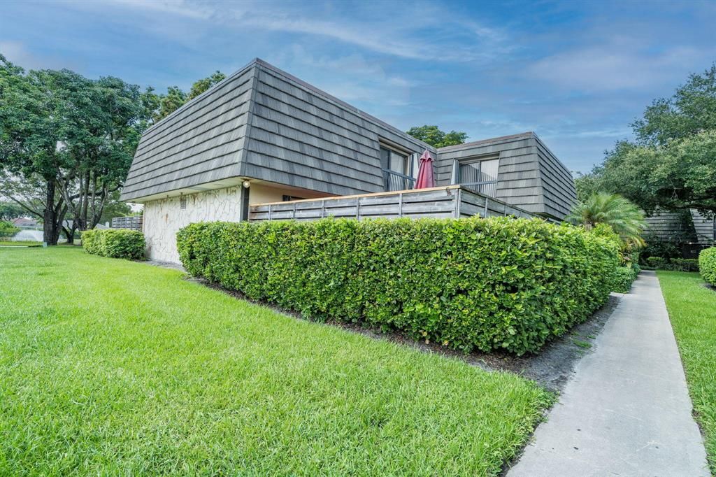 Photo of 526 5th Terrace, Palm Beach Gardens, FL 33418 (MLS # R10744350)