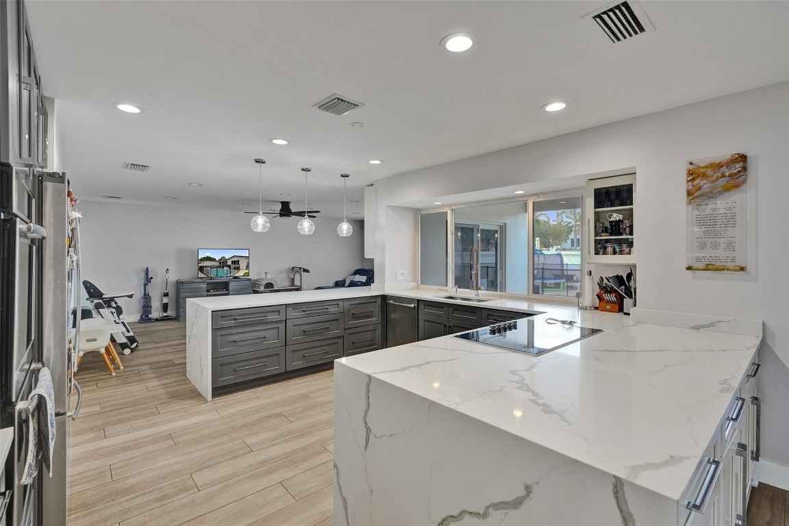 EMERALD HILLS - Residential