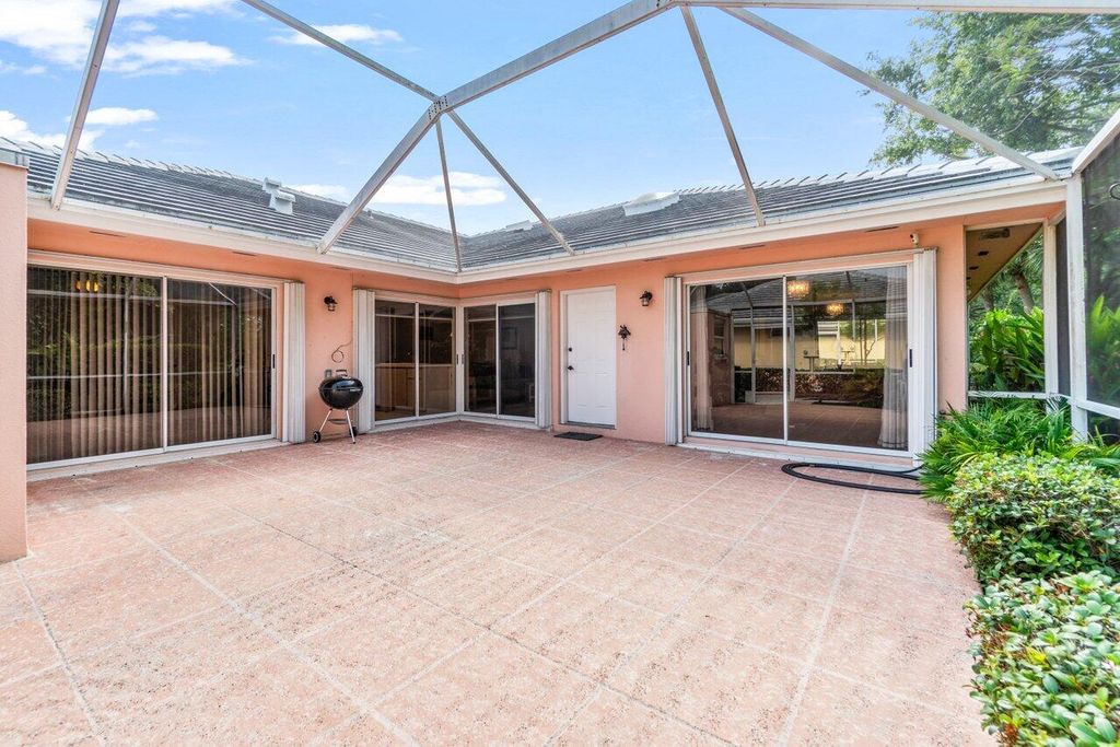 Photo of 2802 Lakemont Court, Palm Beach Gardens, FL 33403 (MLS # R10987946)