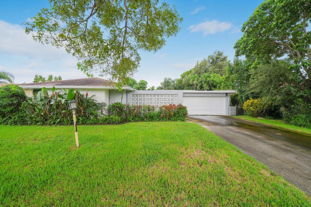 Photo of 1612 42nd Street, West Palm Beach, FL 33407 (MLS # B26085012)