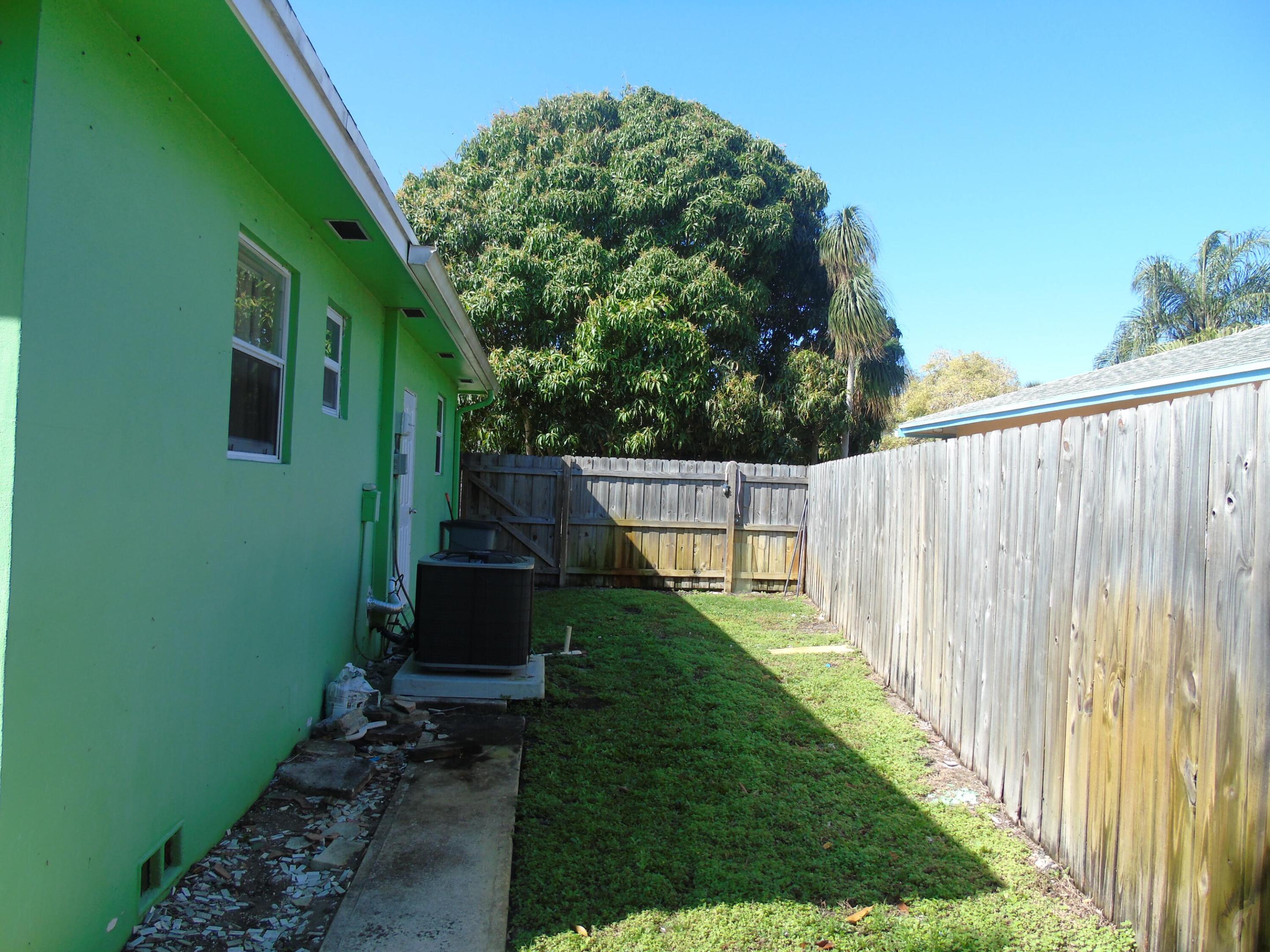 FLORAL PARK LANTANA - Residential