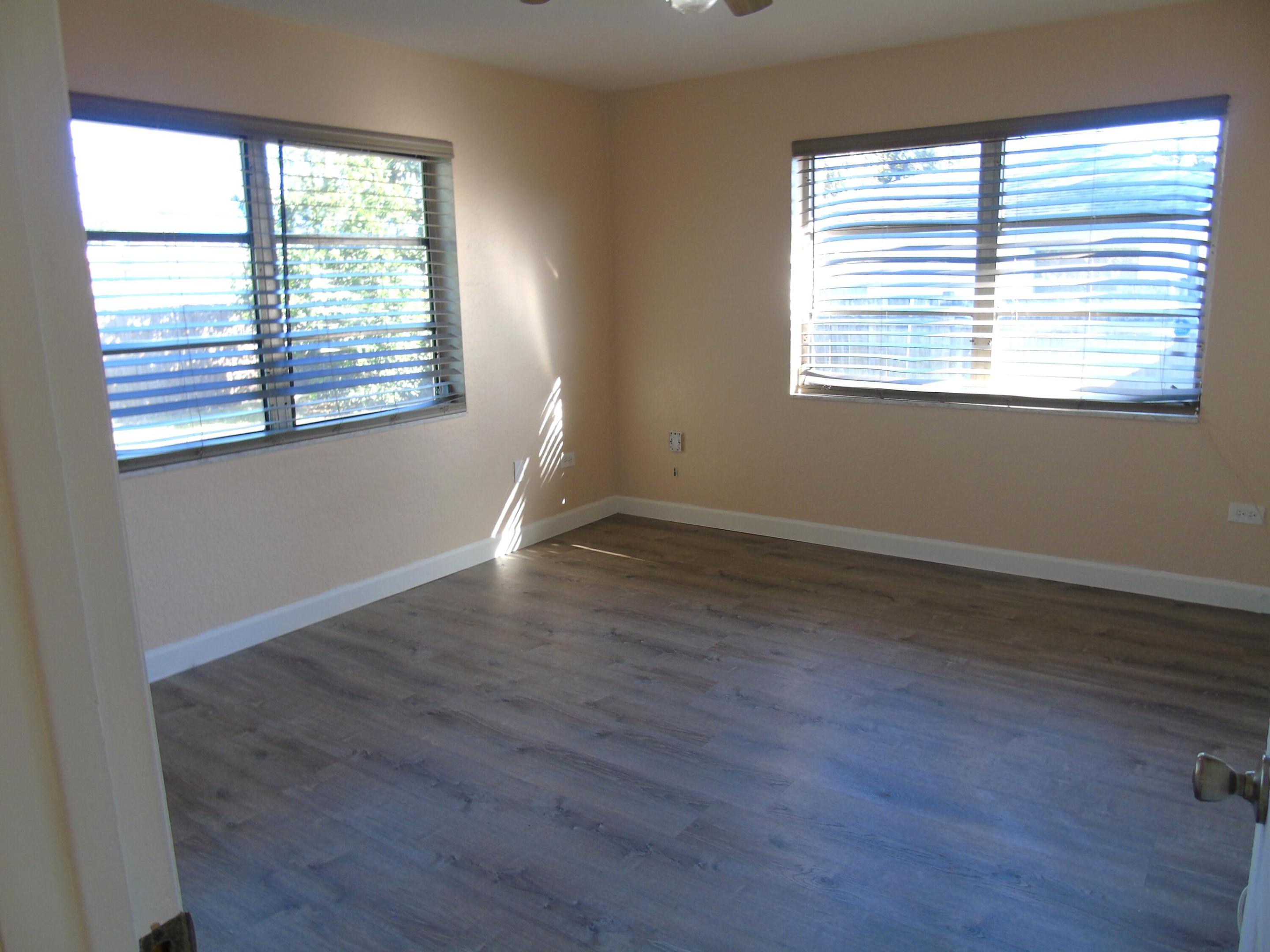 FLORAL PARK LANTANA - Residential