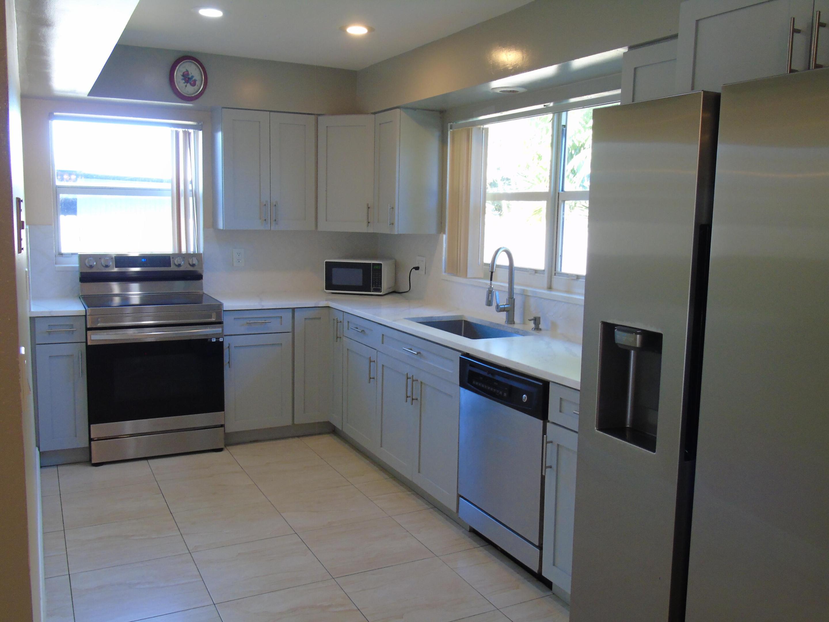 FLORAL PARK LANTANA - Residential