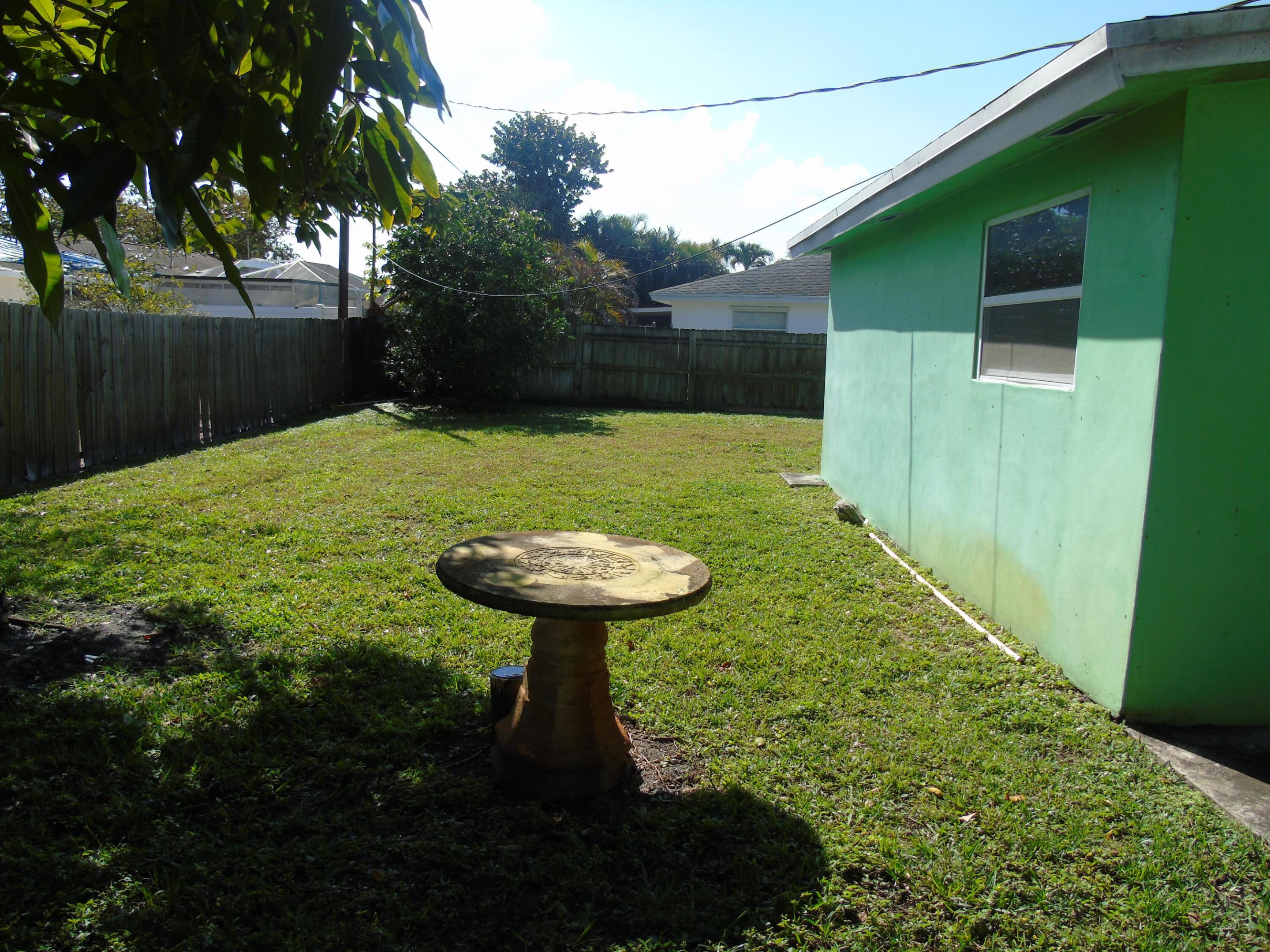 FLORAL PARK LANTANA - Residential