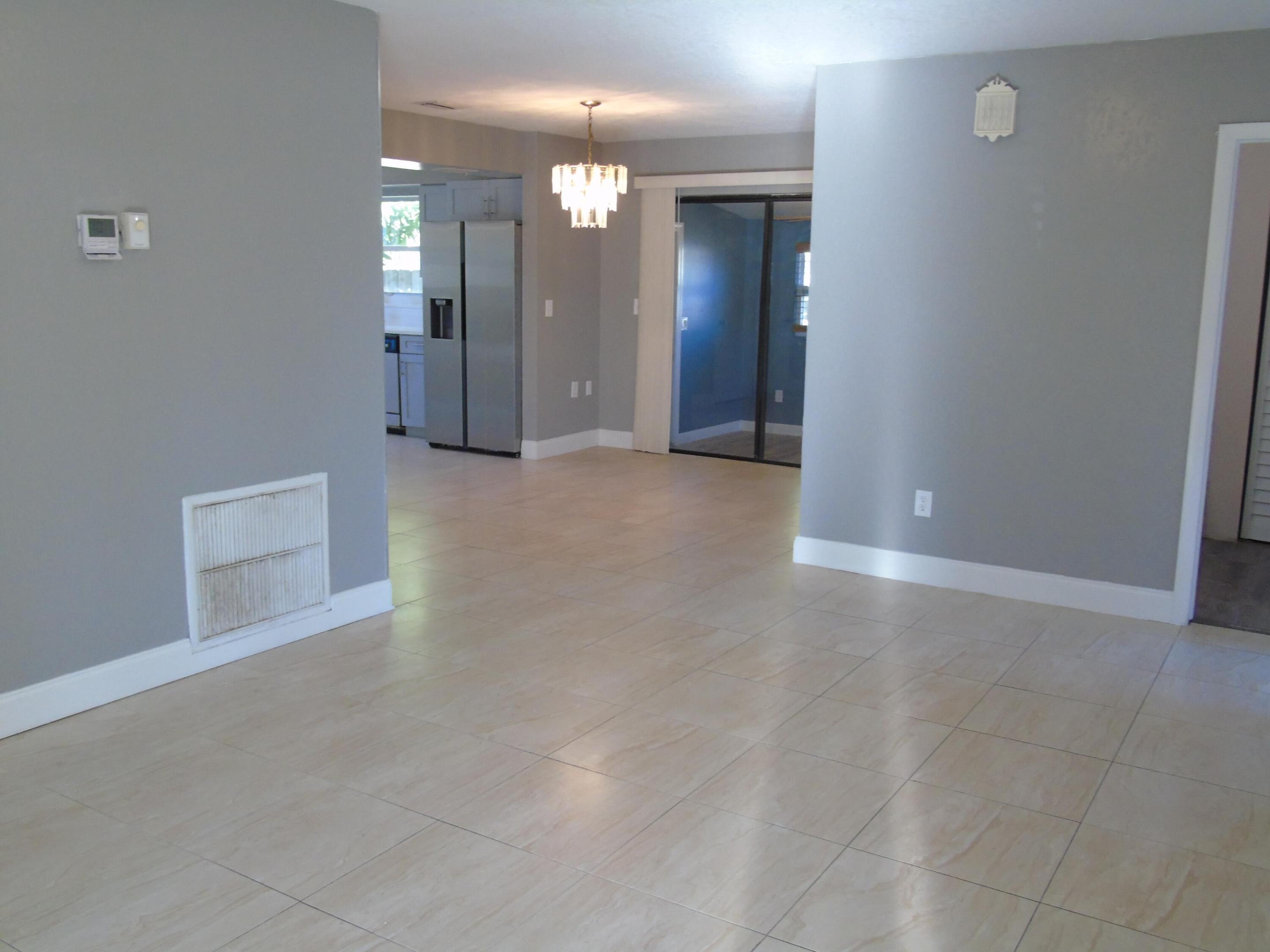 FLORAL PARK LANTANA - Residential