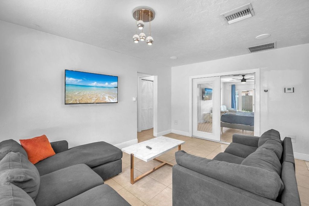 Photo of 1121 N 66th Terrace, Hollywood, FL 33024 (MLS # F10548751)