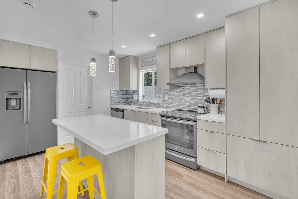 Photo of 1121 N 66th Terrace, Hollywood, FL 33024 (MLS # F10548751)