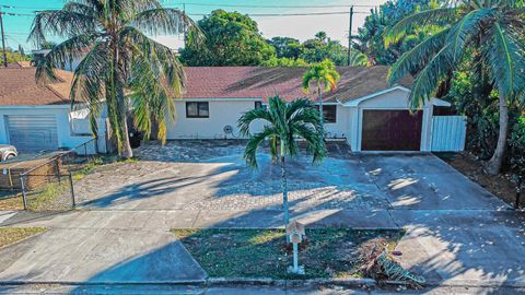 A home in Lake Worth Beach