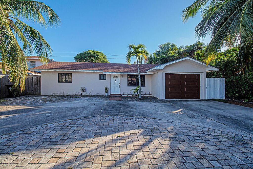 Photo of 1411 Crestwood Boulevard, Lake Worth Beach, FL 33460 (MLS # R11040853)