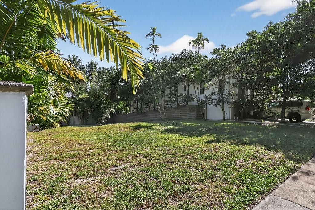 Photo of 1018 SE 13th Terrace, Fort Lauderdale, FL 33316 (MLS # F10536125)