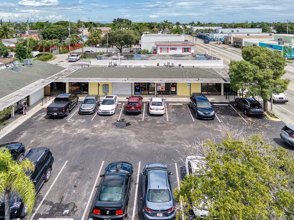 Photo of 901 N Dixie Highway, Lake Worth, FL 33460 (MLS # R11130796)