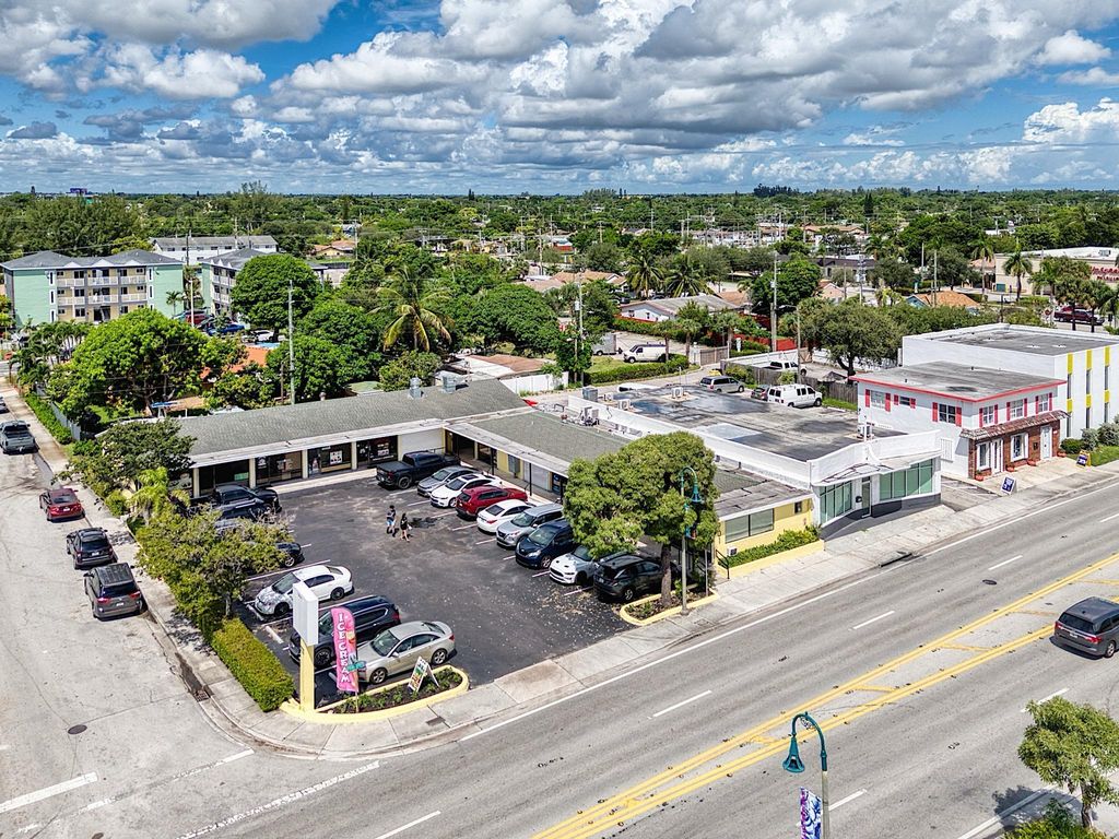Photo of 901 N Dixie Highway, Lake Worth, FL 33460 (MLS # R11130796)