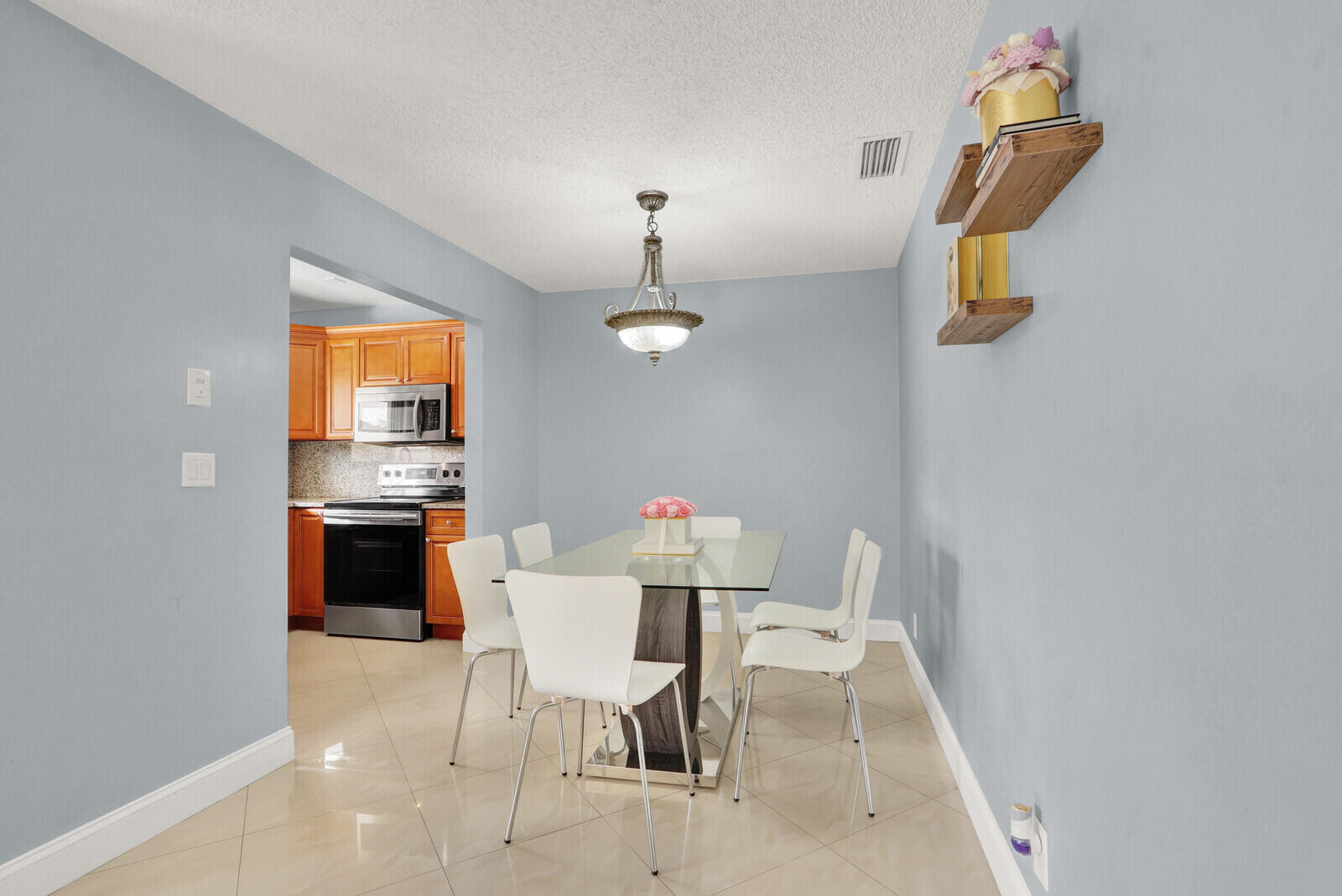 FOREST CONDO - Residential