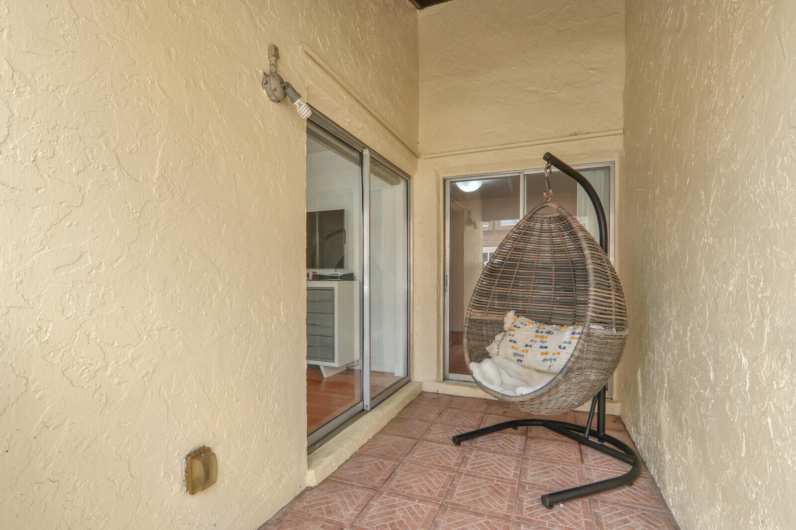 FOREST CONDO - Residential