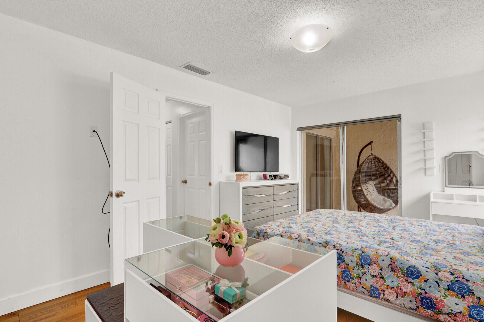 FOREST CONDO - Residential